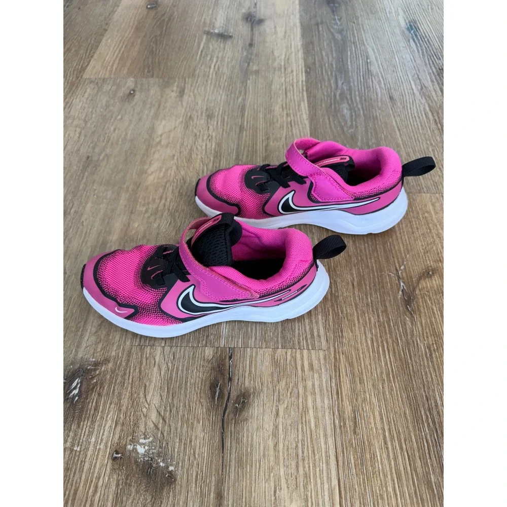 Nike cosmic runner